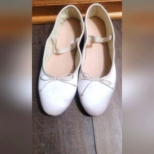 Elegant Loeffler Randall White Ballet Flats Size 11